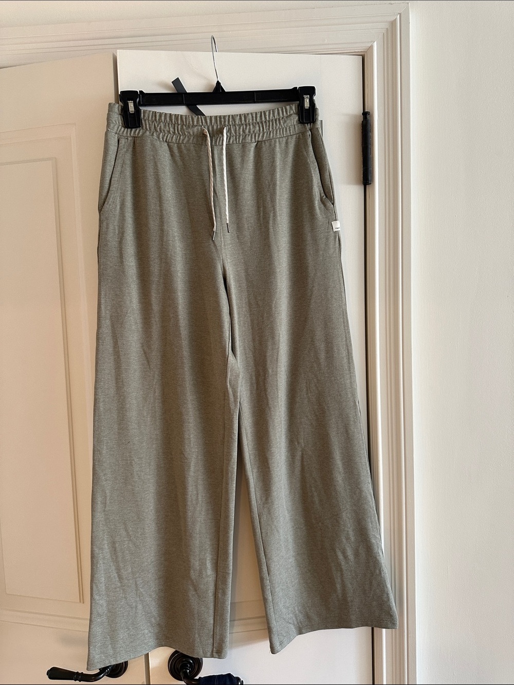 Vuori Women's Olive Green Wide-Leg Joggers
